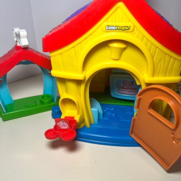 Fisher Price Little People Minnie and Mickey House with Extra Figures and Pluto - Picture 5 of 5